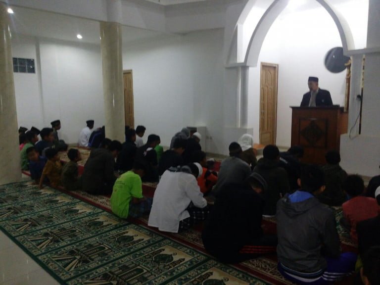 YMN bersama RZ Memakmurkan Masjid Ar- Ridhwan, Desa Gudang Kahuripan