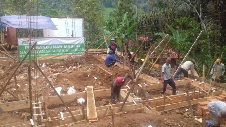 Progress pembangunan Masjid di Cisompet Garut