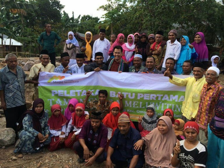 Peletakan batu pertama Pembangun Masjid di Desa Meluwiting, Kepulauan Lembata, NTT