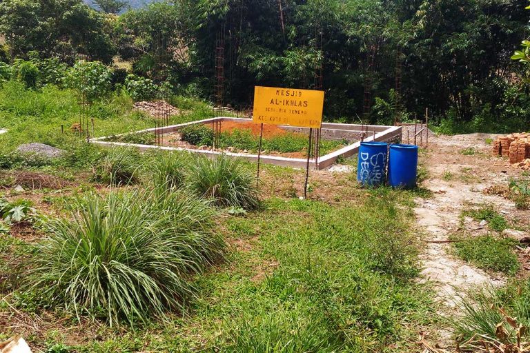 Membangun Masjid Taman Surga  Al Ikhlas Desa Rih Tengah Sumatra Utara