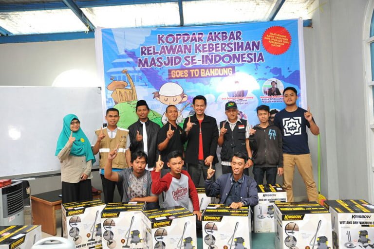 VACUUM CLEANER DARI MASJID NUSANTARA UNTUK RELAWAN KEBERSIHAN MASJID SE-INDONESIA