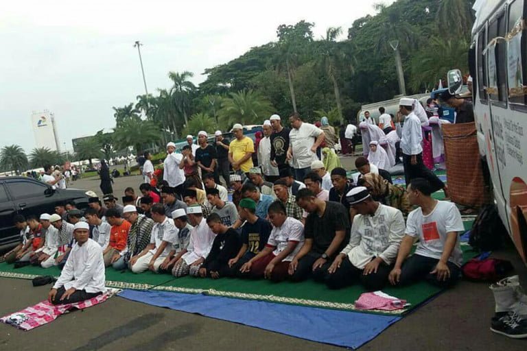 MOBILE MASJID, MUDAHKAN PESERTA AKSI BELA PALESTINA WUDHU DAN SHOLAT