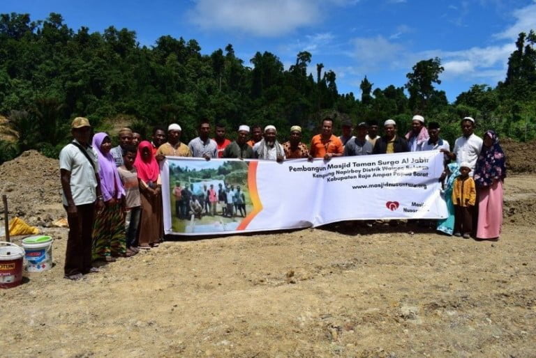 PERJALANAN MEMBANGUN MASJID DI PAPUA
