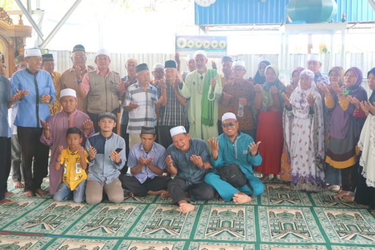 BANGUN MASJID DI DAERAH TERDAMPAK GEMPA PALU