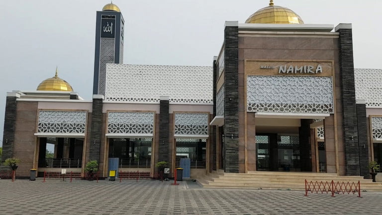 5 Fakta Masjid Namira Lamongan