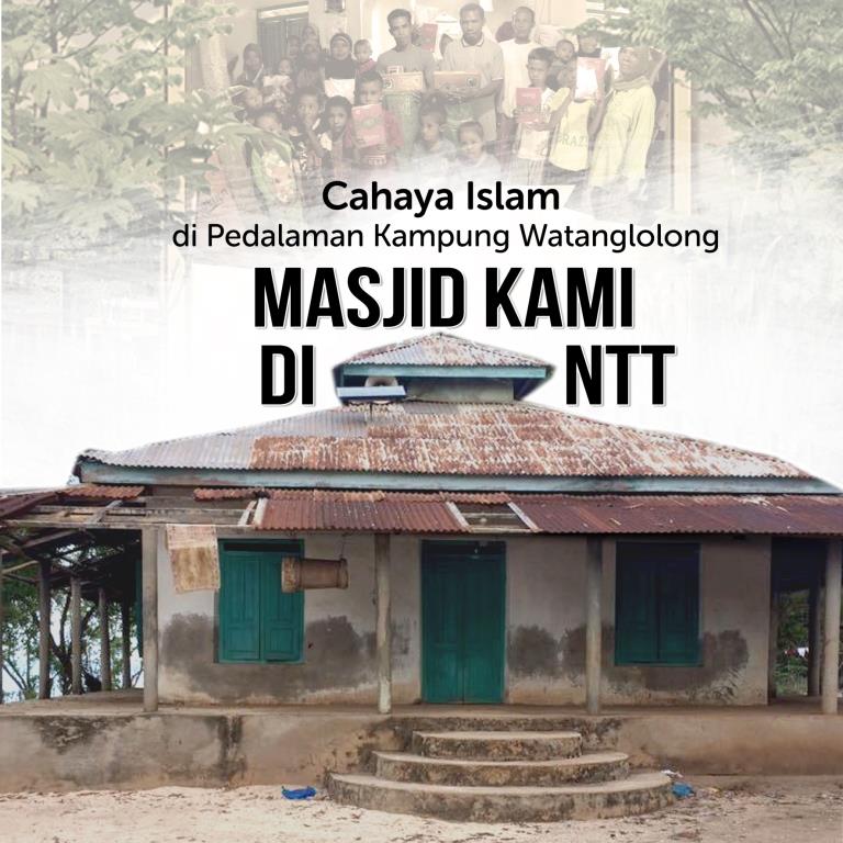 Dalam Gelap, Warga Watanglolong NTT Beribadah di Masjidnya yang Rusak