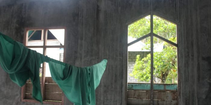 Perbaiki Masjid Satu-Satunyauntuk 800 Muslim Worimoi Maluku Utara (3)