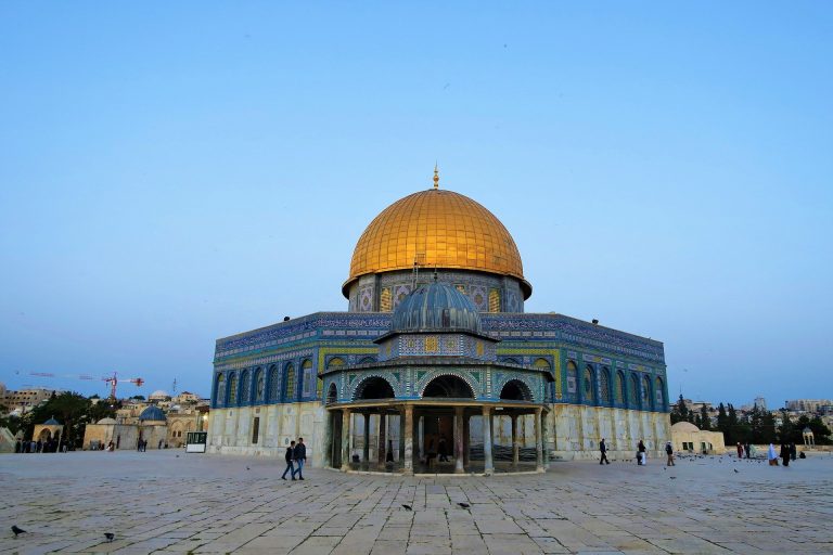 4 Fakta tentang Masjidil Aqsa, Kiblat Pertama Umat Islam
