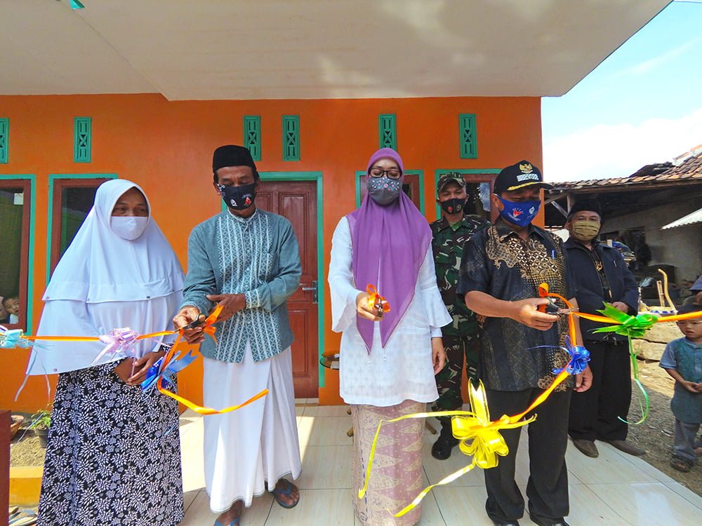 Mengapresiasi Tugas Mulia Marbot, Masjid Nusantara Hadiahkan Ustad Karsa Rumah Layak Huni