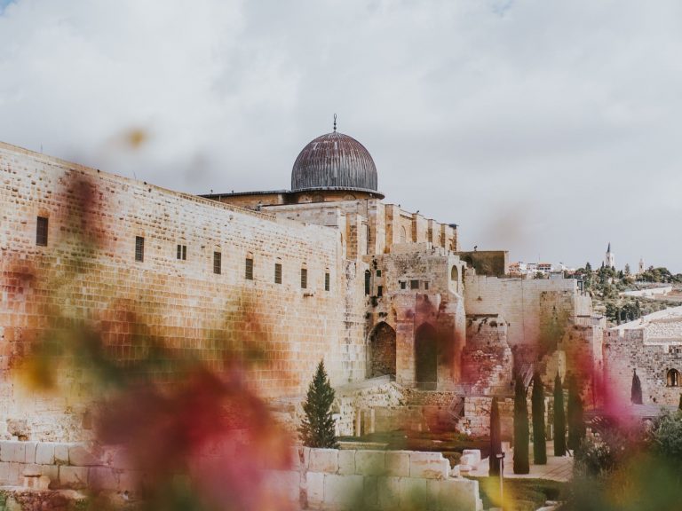 Masjid ‘Terjauh’, Namun Dekat di Hati