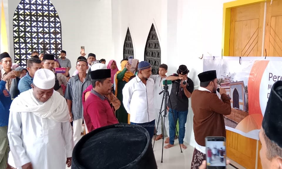 peresmian masjid an najmu worimoi