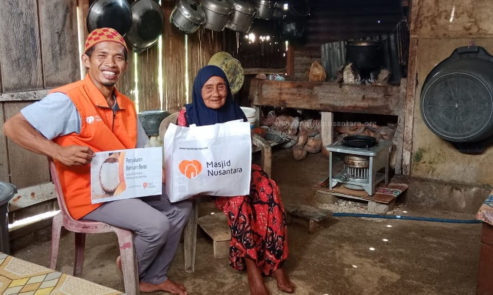 Masjid Nusantara_Tebar 150 Paket Beras di Halmahera_1 paket beras masjid nusantara