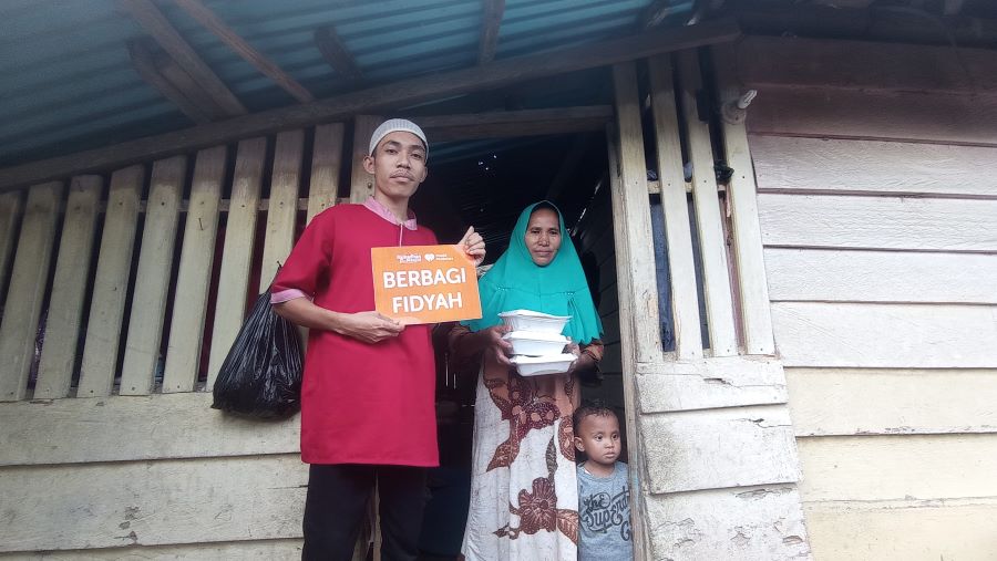 remaja masjid salurkan fidyah di seram barat