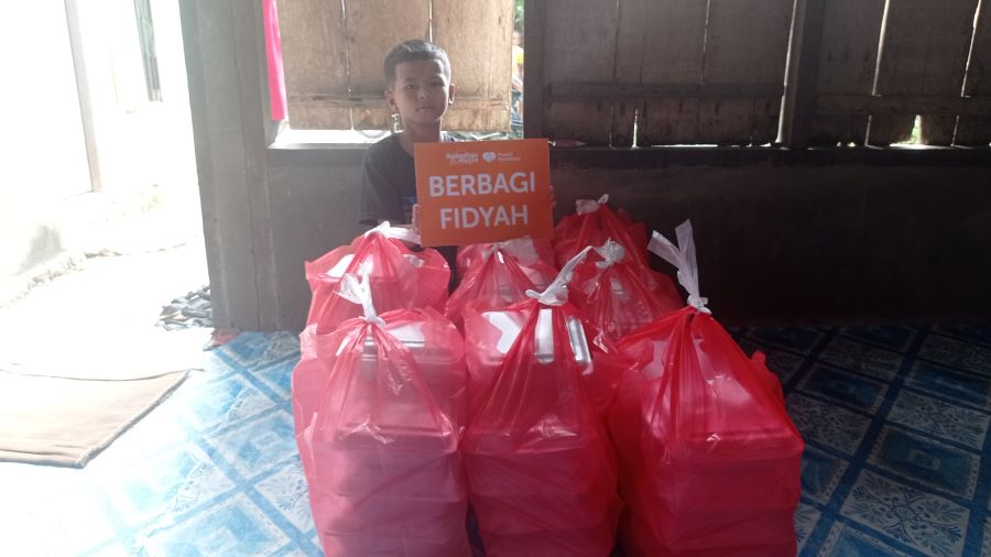 remaja masjid salurkan fidyah di seram barat