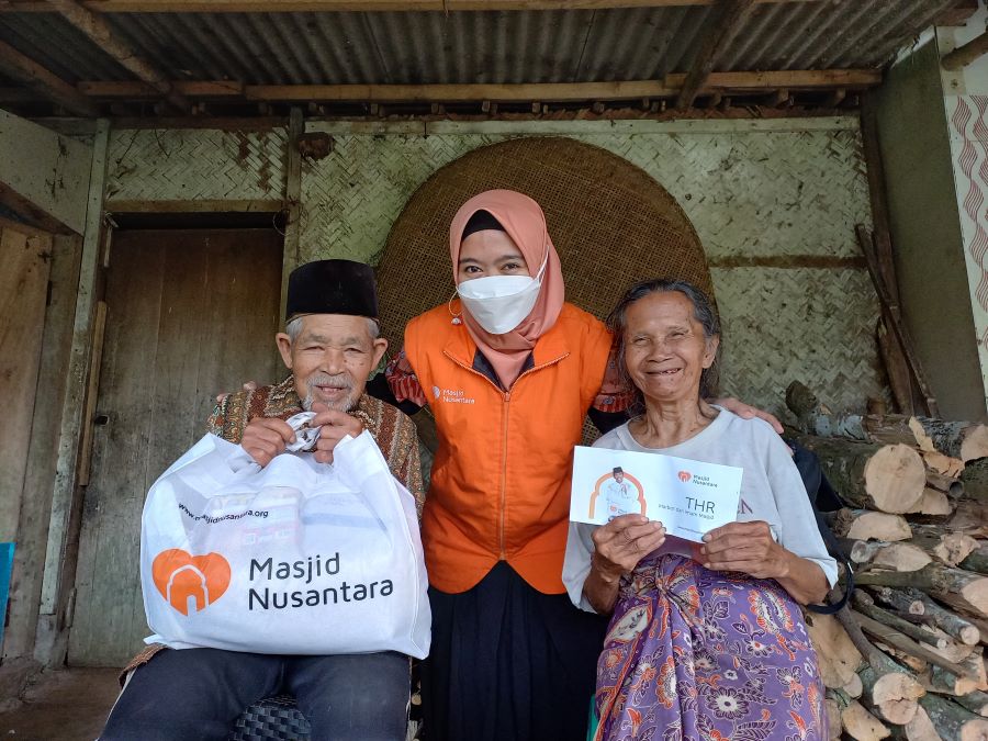 masjid nusantara penyaluran paket THR