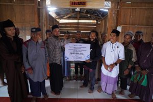Penyerahan bantuan dari PT.PELNI