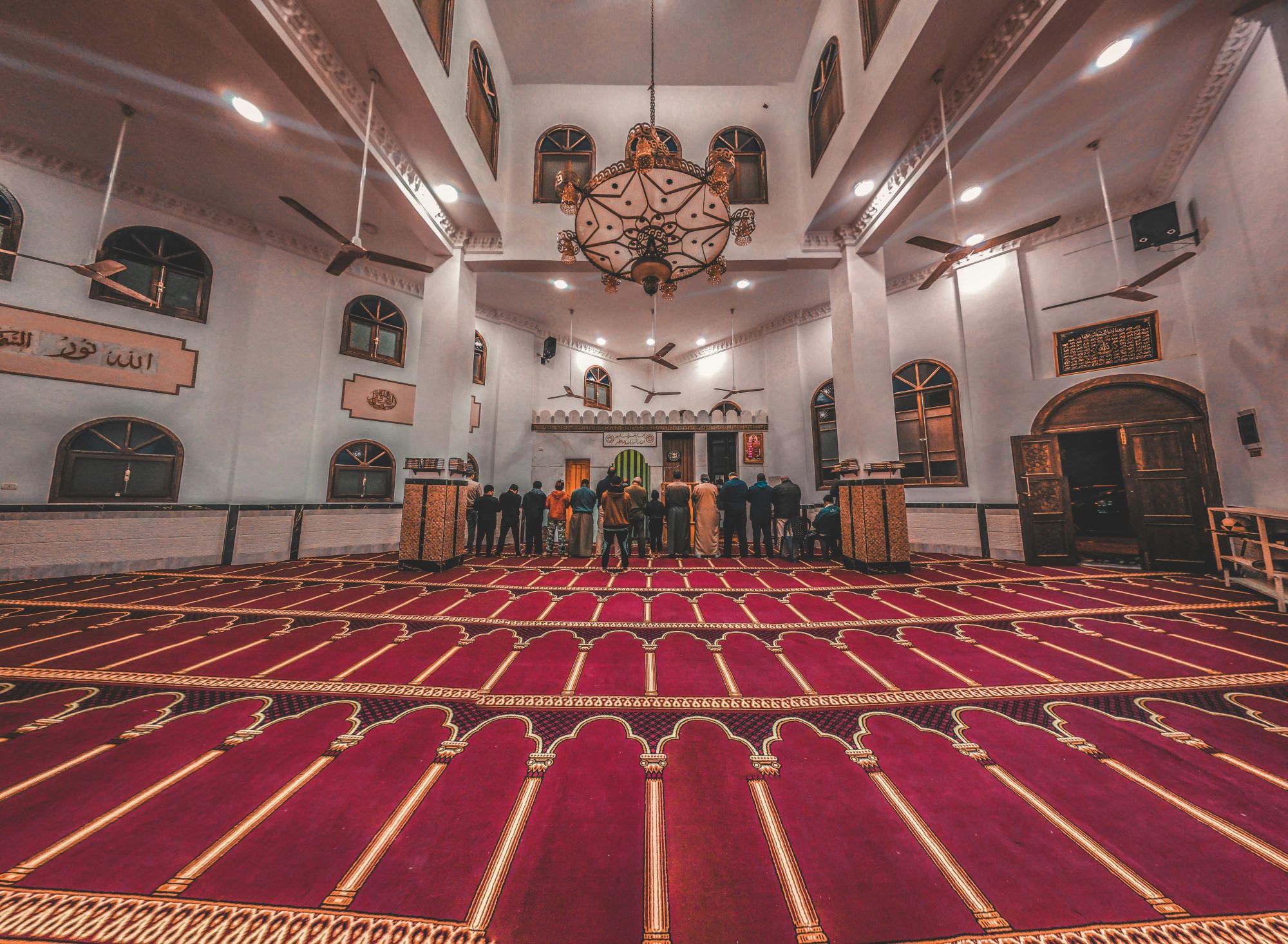 Interior masjid di Mesir
