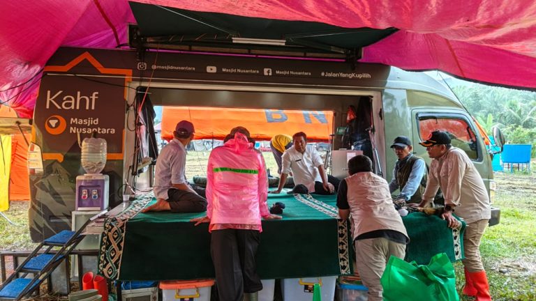 Di Tengah Akses Terputus, Mobile Masjid Layani Warga Terdampak Bencana Sumatera Barat