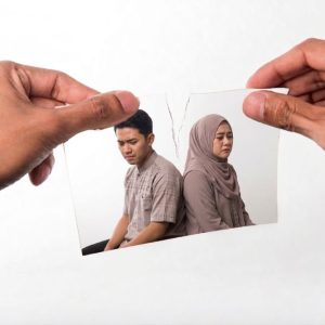 Ketika Godaan Selingkuh, Sedekat Genggaman Layar