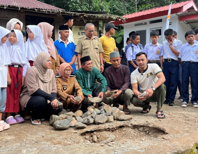 peletakan batu pertama